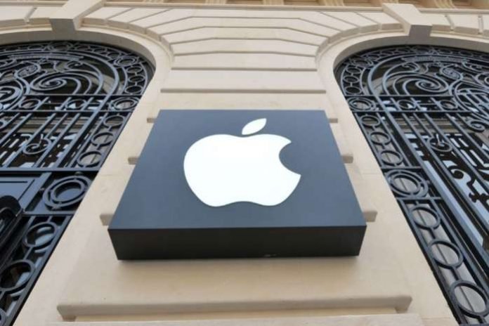 (FILES) A file photo taken on July 1, 2010 shows the US multinational technology company Apple logo displayed on the facade of the Apple store, near the Opera Garnier in Paris, two days prior to its public opening.(Photo by BERTRAND LANGLOIS - AFP)