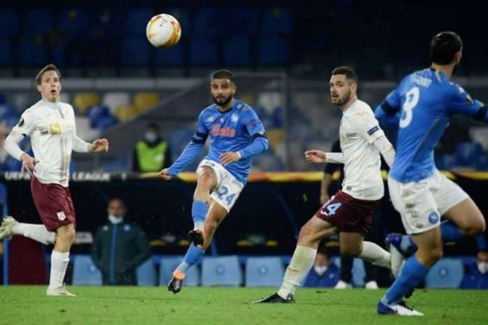 Napoli moved third in Serie A on Sunday after strolling to a 4-0 win over bottom side Crotone, taking advantage of rivals Roma and Sassuolo battling to an entertaining goalless draw. Napoli moved third in Serie A on Sunday after strolling to a 4-0 win over bottom side Crotone, taking advantage of rivals Roma and Sassuolo battling to an entertaining goalless draw.