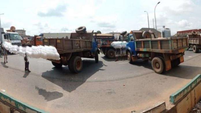 Vehicular and human movement were disrupted on the Onitsha-Enugu Expressway on Monday by tipper drivers under the aegis of the Great Tipper Drivers Association of Nigeria in protest against the establishment and imposition of a new Tippers group.