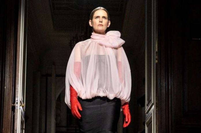 Former supermodel Stella Tennant killed herself because she “felt unable to go on,” according to her relatives.