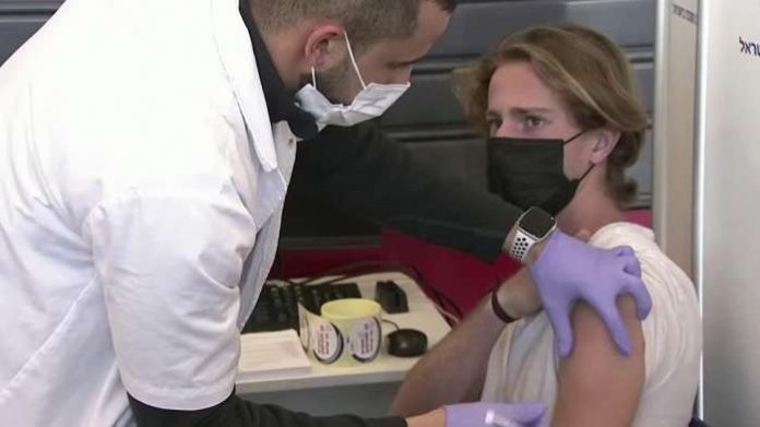 A teenager receives a vaccination against the coronavirus disease (COVID-19), in Tel Aviv, Israel, January 24, 2021. REUTERS-Ronen Zvulun A teenager receives a vaccination against the coronavirus disease (COVID-19), in Tel Aviv, Israel, January 24, 2021. REUTERS-Ronen Zvulun