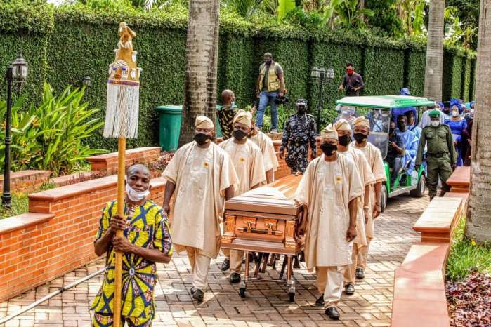 3. Bolu Akin Olugbade, the Ogun state born billionaire, who died from Covid19 complications on January 14th 2021 at Paelon Hospital, Lagos, has finally been buried. The Aare Onakankafo of Owu kingdom was buried on Thursday February 4th.