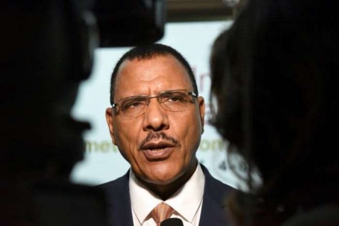 Niger’s newly elected President Mohamed Bazoum has been sworn in, a democratic watershed overshadowed by armed groups’ violence and alleged coup bid two days ago. Niger’s newly elected President Mohamed Bazoum has been sworn in, a democratic watershed overshadowed by armed groups’ violence and alleged coup bid two days ago.