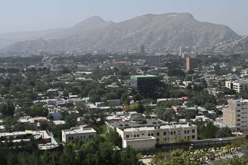 This picture taken from the top of a hillside shows a general view of the Kabul city on August 15, 2021. (Photo by Wakil KOHSAR / AFP)