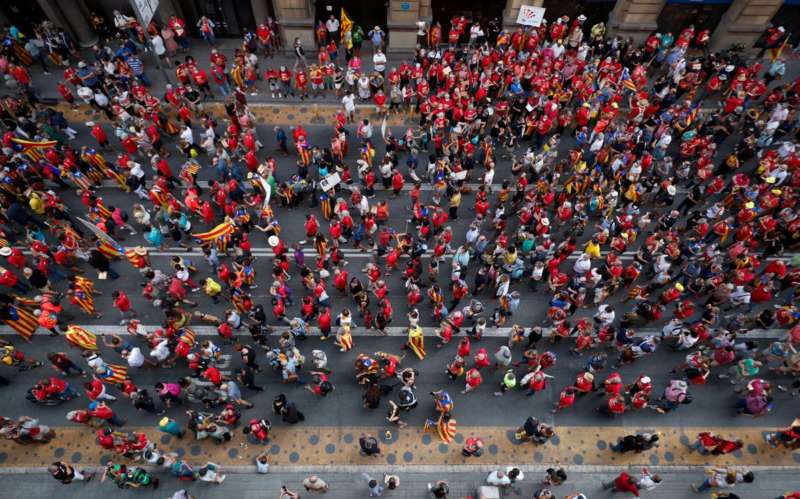 People hold up Estelada flags (Catalan separatist flag) during Catalonia's national day, 'La Diada', in Barcelona, Spain, September 11, 2021. REUTERS- Albert Gea