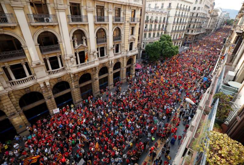 People hold up Estelada flags (Catalan separatist flag) during Catalonia's national day, 'La Diada', in Barcelona, Spain, September 11, 2021. REUTERS- Albert Gea