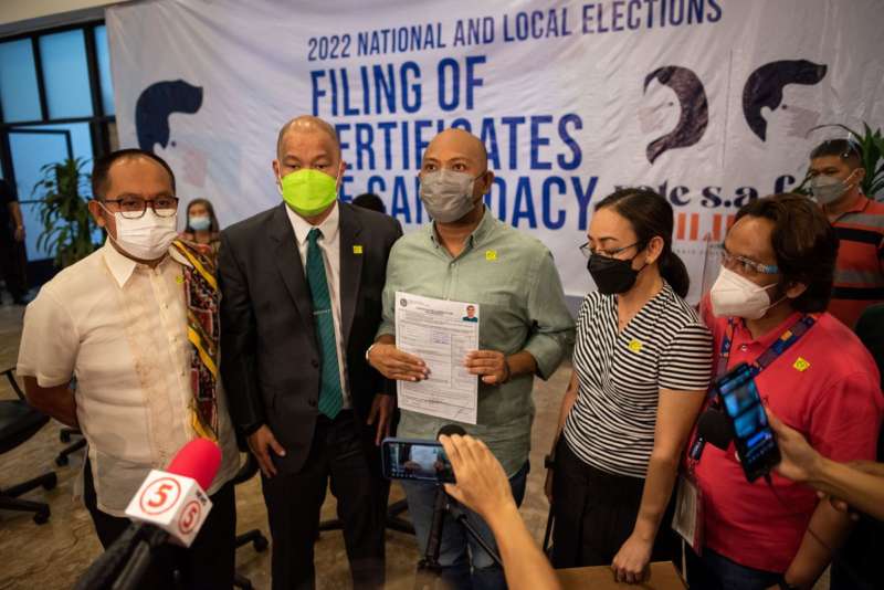 Representatives of Davao City Mayor Sara Duterte present to the media her certificate of candidacy for vice president for the 2022 national election, at the Commission on Elections, in Manila, Philippines, November 13, 2021. REUTERS-Lisa Marie David