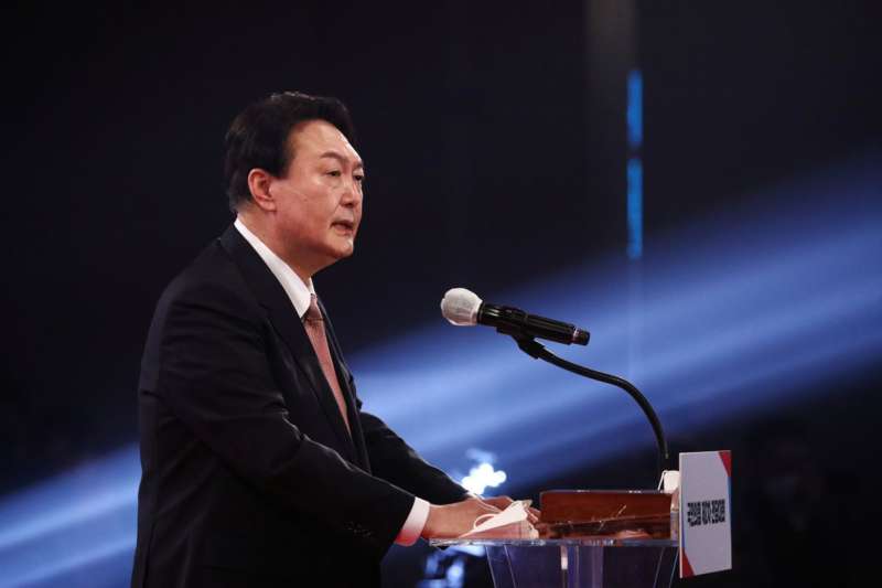 South Korea's main opposition People Power Party's contender for next year's presidential election, former Prosecutor General Yoon Seok-Youl, delivers his speech after being nominated as presidential election candidate, in Seoul, South Korea, November 5, 2021. REUTERS/Kim Hong-Ji/Pool